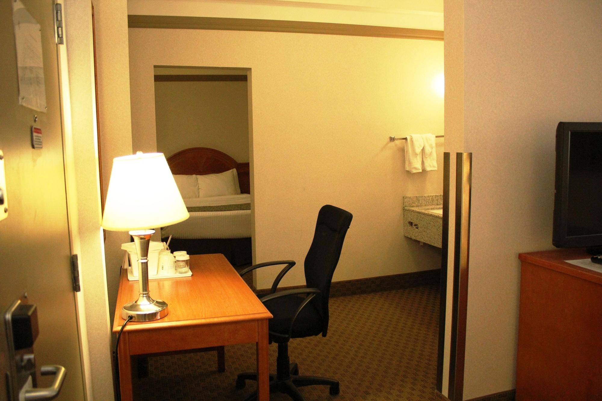 Ramada By Wyndham Edmonton South Exterior foto