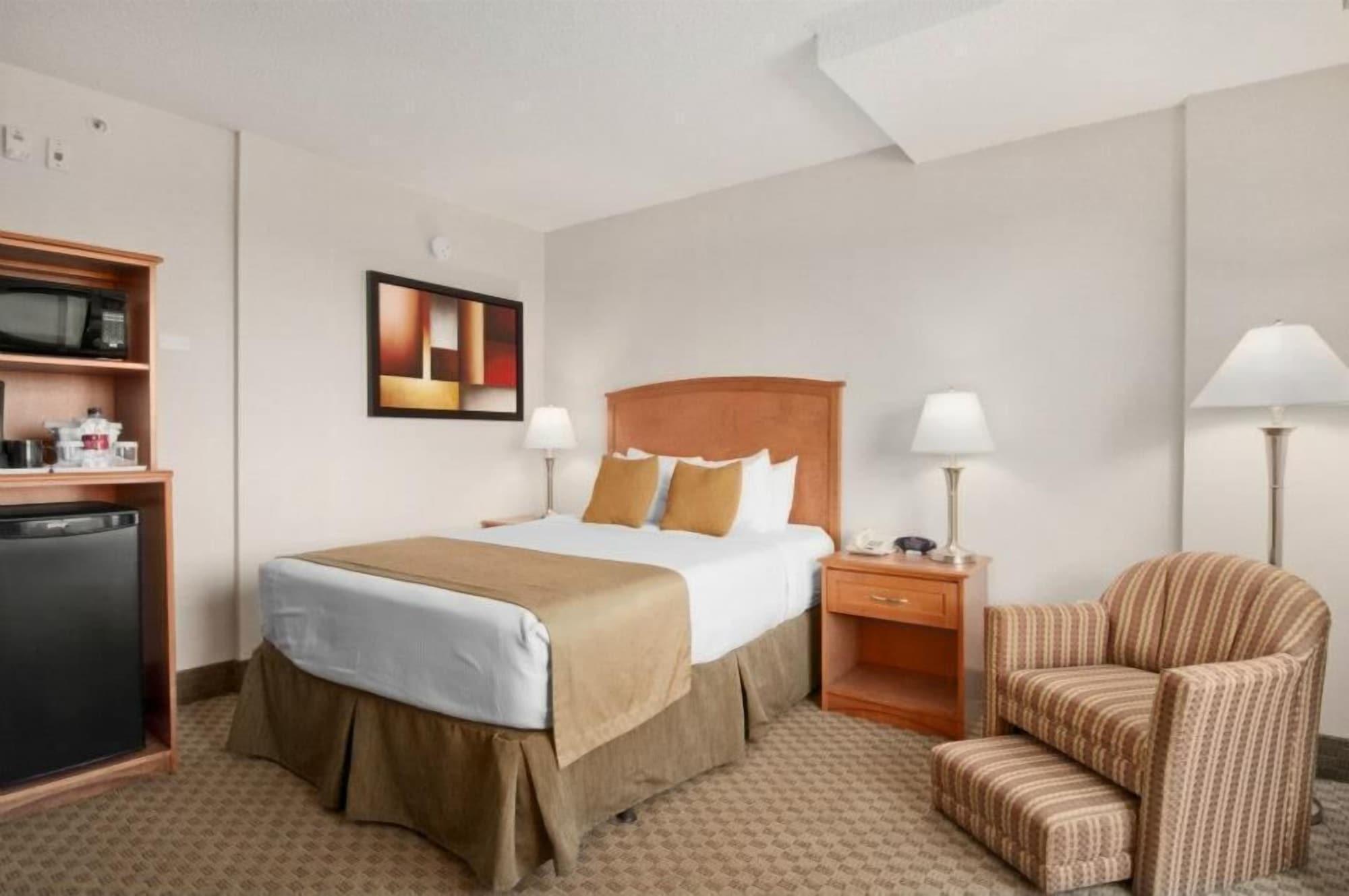 Ramada By Wyndham Edmonton South Exterior foto