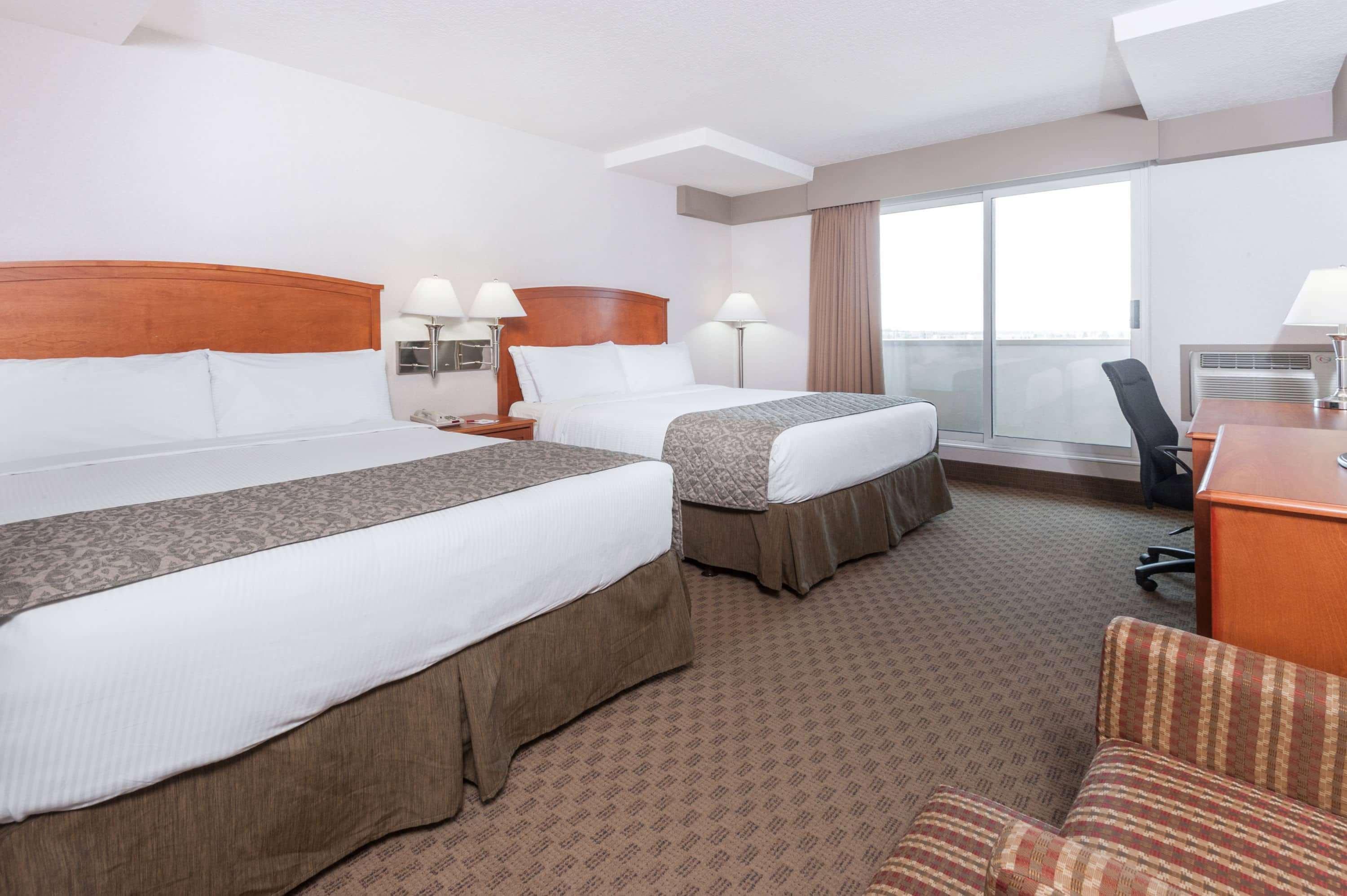 Ramada By Wyndham Edmonton South Exterior foto