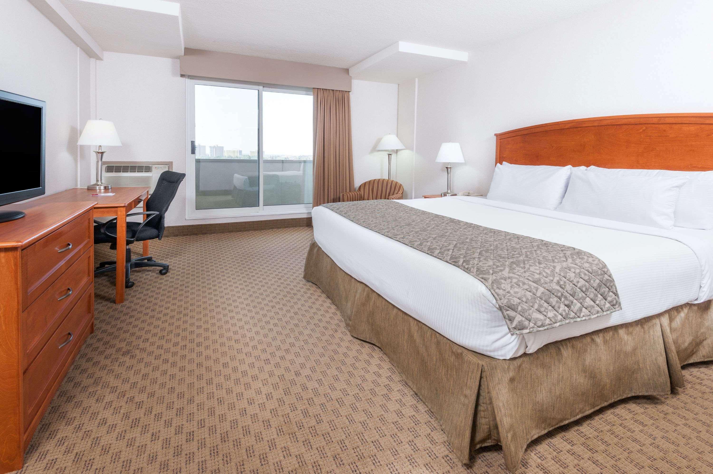 Ramada By Wyndham Edmonton South Exterior foto