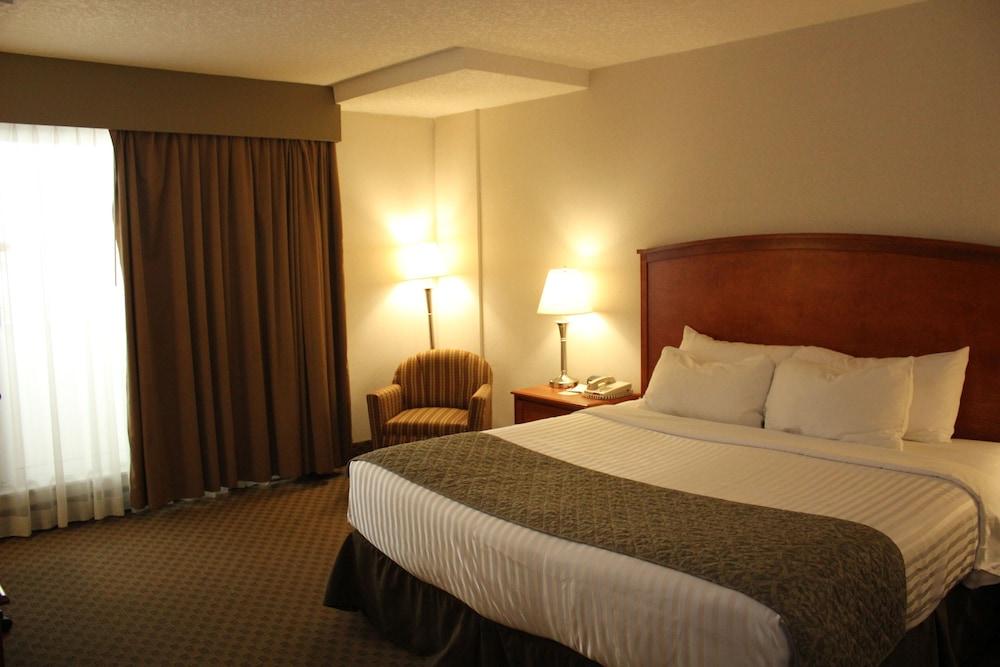 Ramada By Wyndham Edmonton South Exterior foto