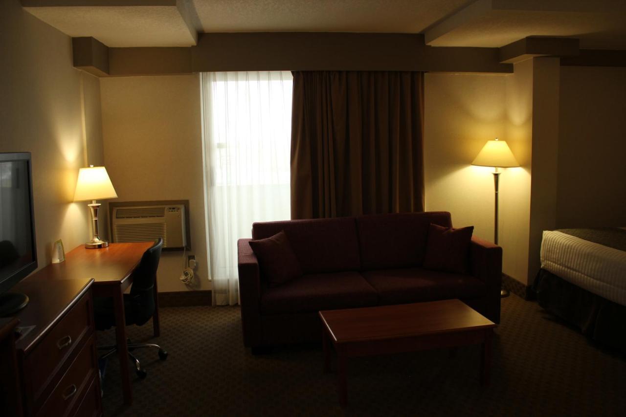 Ramada By Wyndham Edmonton South Exterior foto